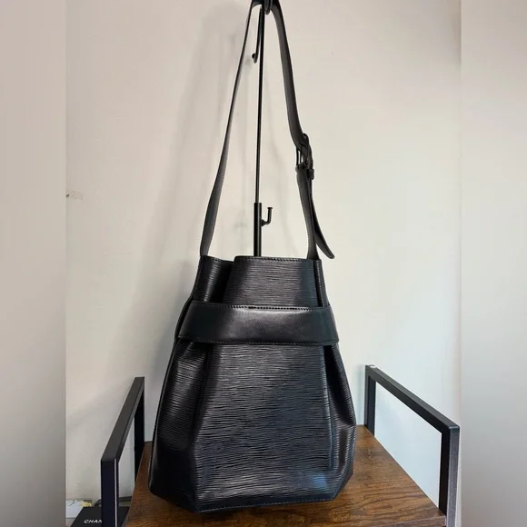 Louis Vuitton Epi Sac De Paule PM Leather Shoulder Bag - Picture 9 of 14